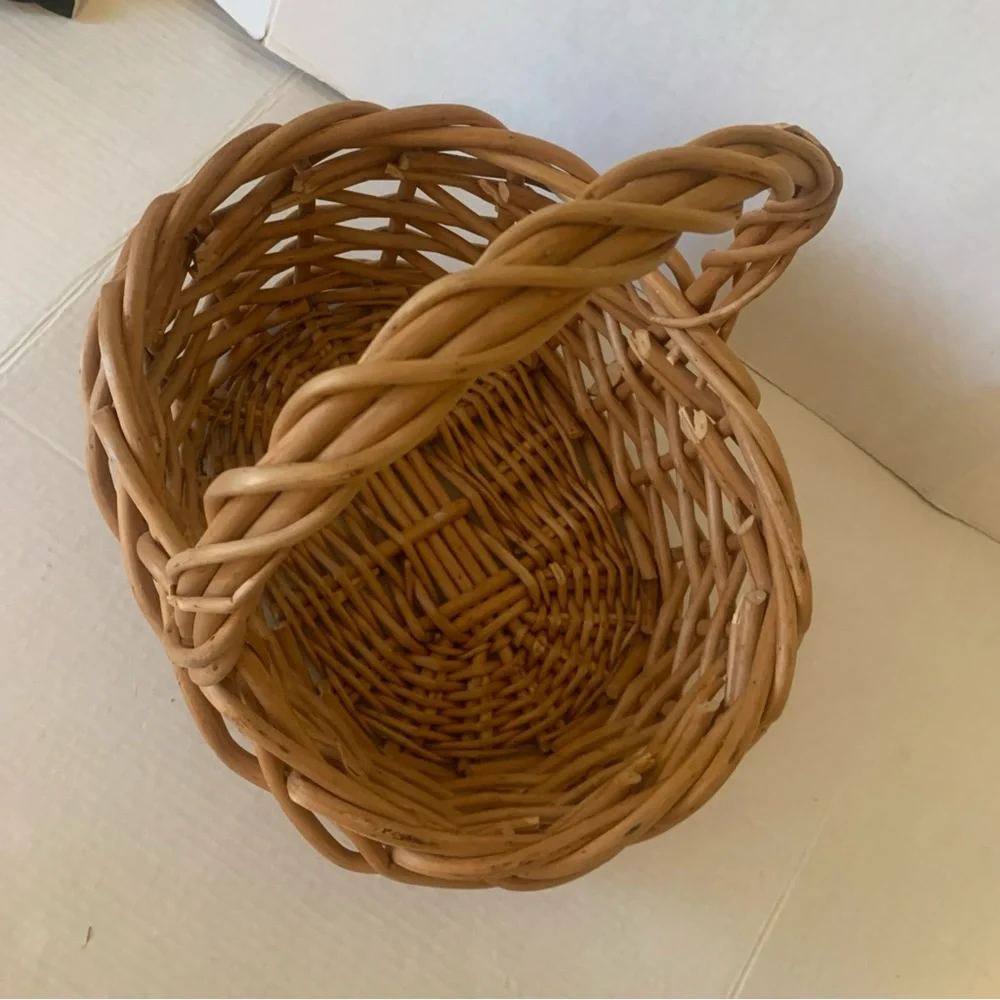 Large Oval Woven Wicker Rattan Storage/ Gathering Basket W/ Handle 14” long EUC